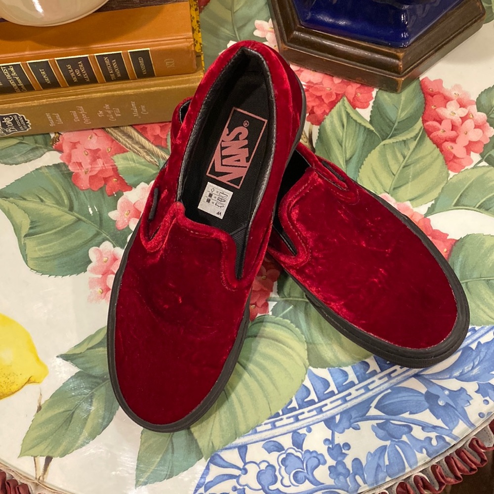 Vans Slip-On Velvet Skate Shoes in Deep Red Sz 7 Womens